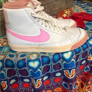 Nike Women's Sneakers - White and Pink